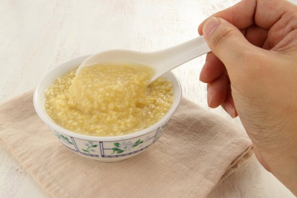 中国股票配资 女子坚持每天喝小米粥，润肠养胃、调节睡眠，半年后身体如何？